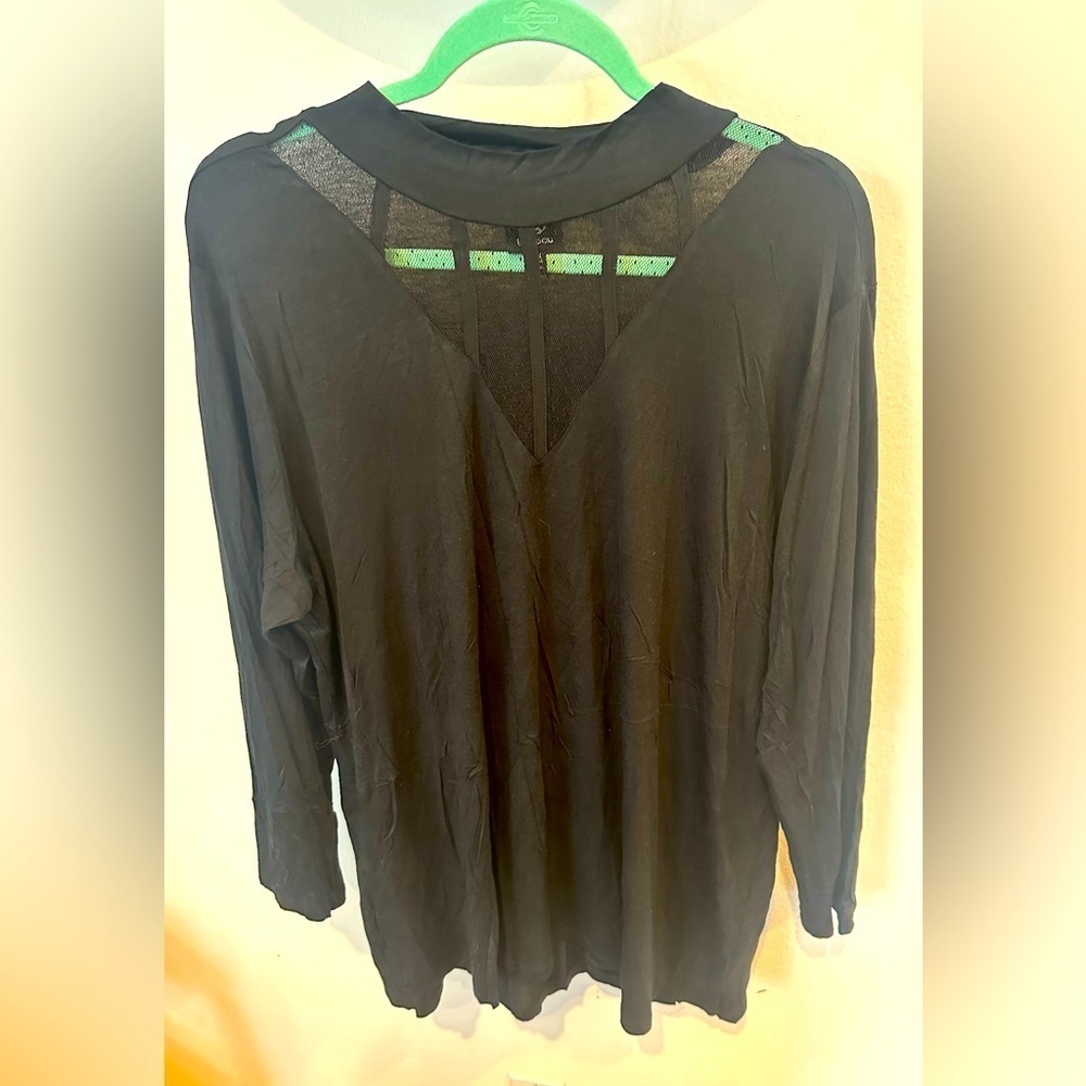 Black Bobeau shirt with fine mesh detail at neck size 2x